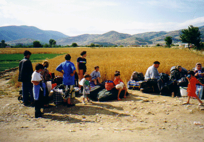 Kosovars en juin 1999 ; photo de Patrick Simon